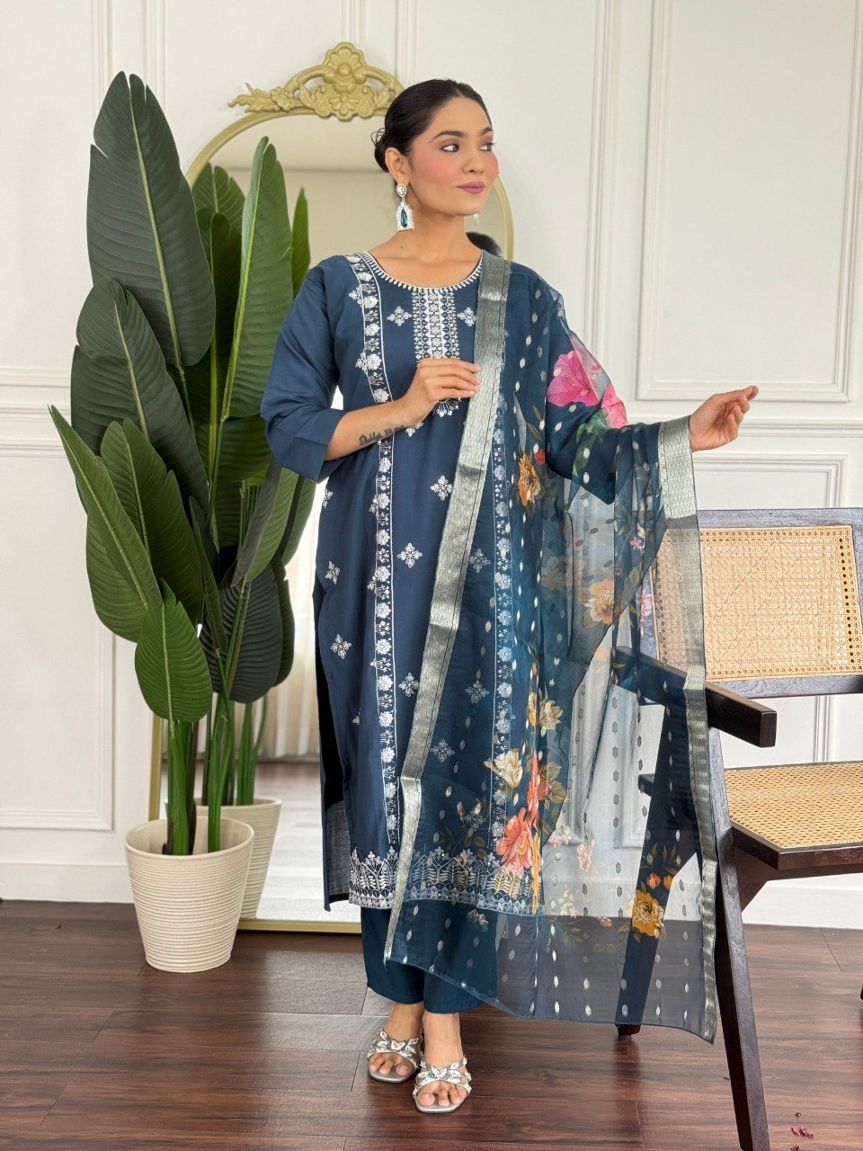 Women Teal Blue Embroidered Kurta Set with Floral Organza Dupatta