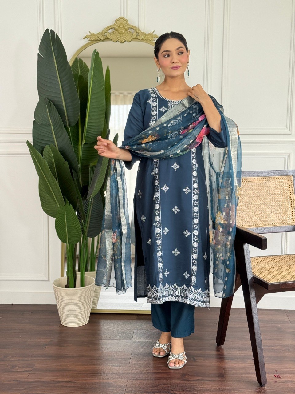 Women Teal Blue Embroidered Kurta Set with Floral Organza Dupatta