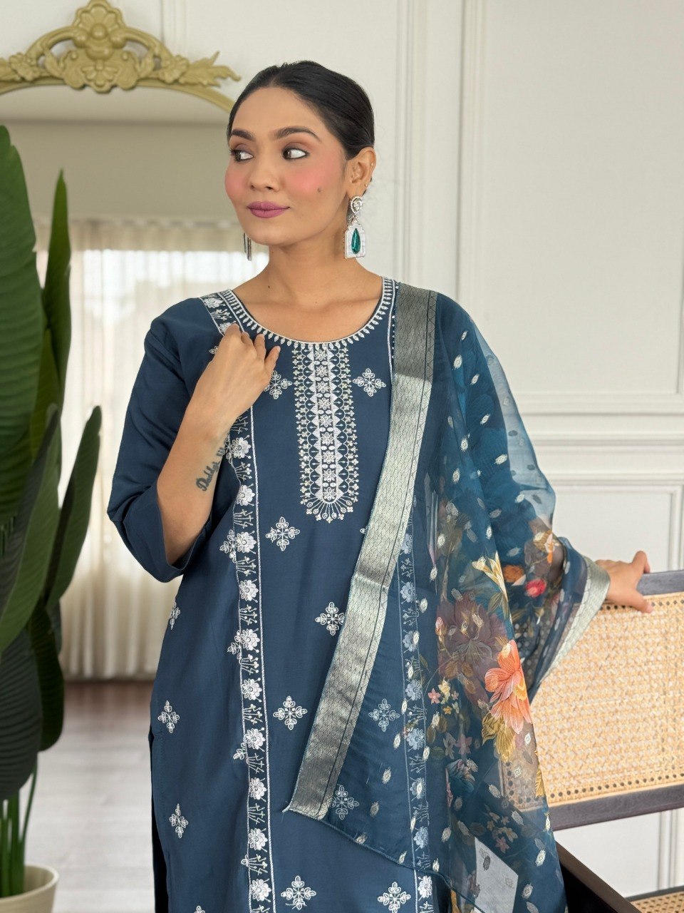Women Teal Blue Embroidered Kurta Set with Floral Organza Dupatta