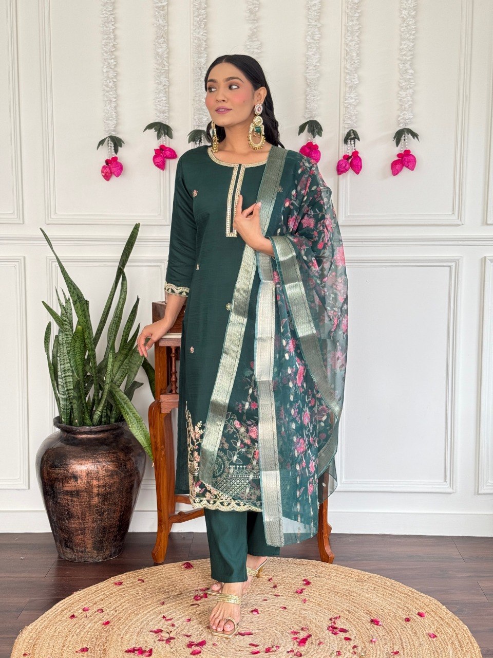 Women Dark Green Kurta Set with Floral Organza Dupatta