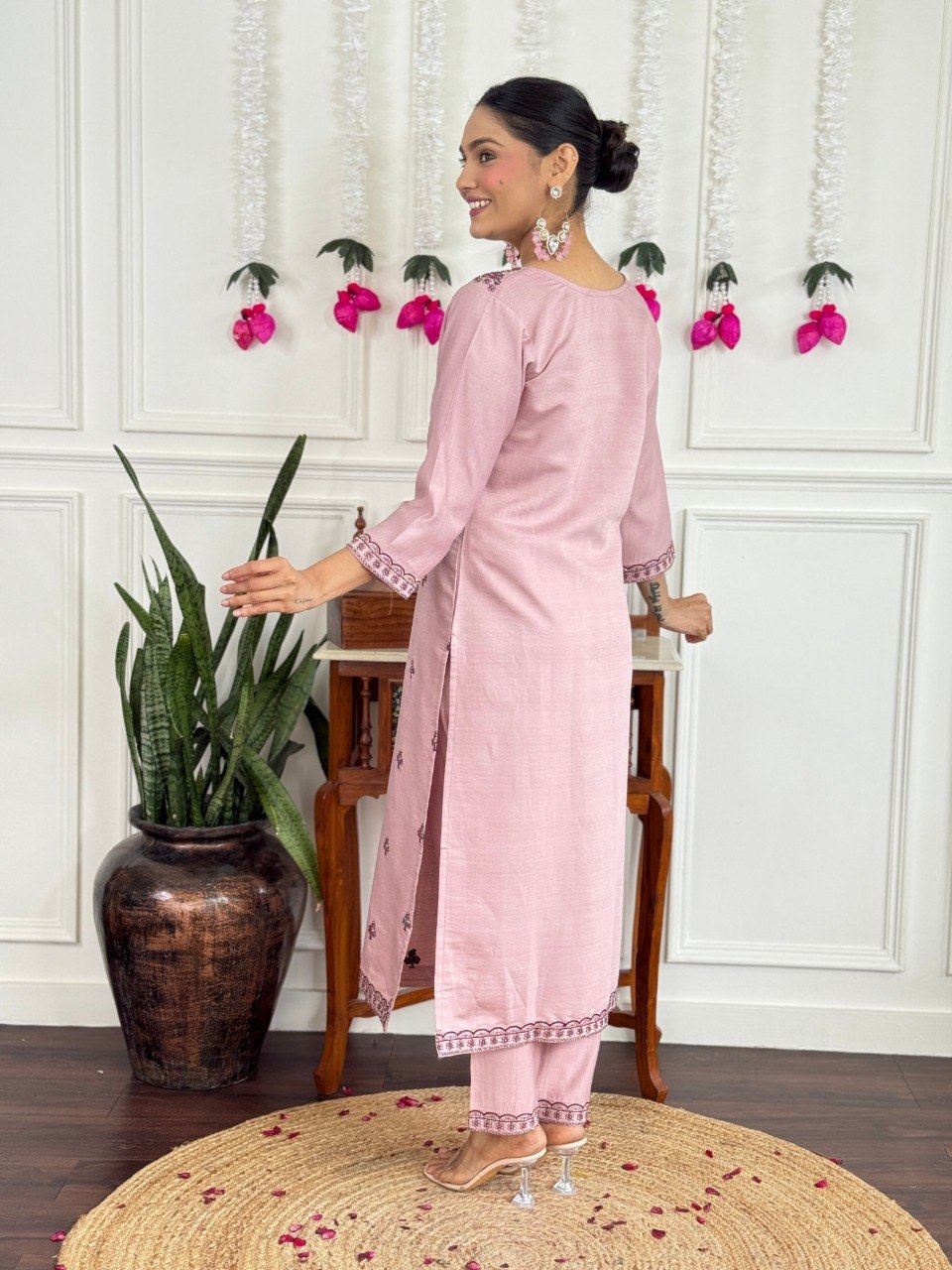 Women Pink Color Embroidered Kurta Set with Dupatta