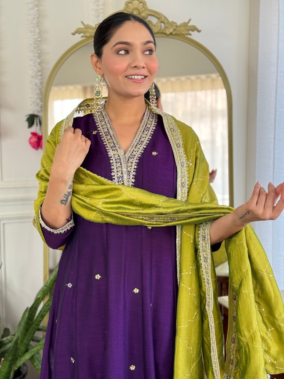 Women Purple Embroidered Kurta Set with Green Dupatta