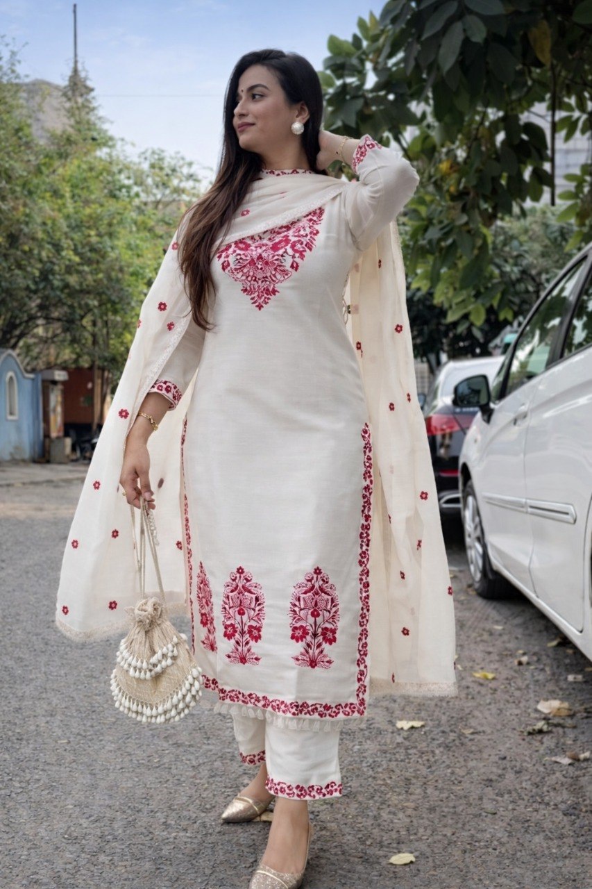 Women Off White Red Embroidered Kurta Set with Dupatta