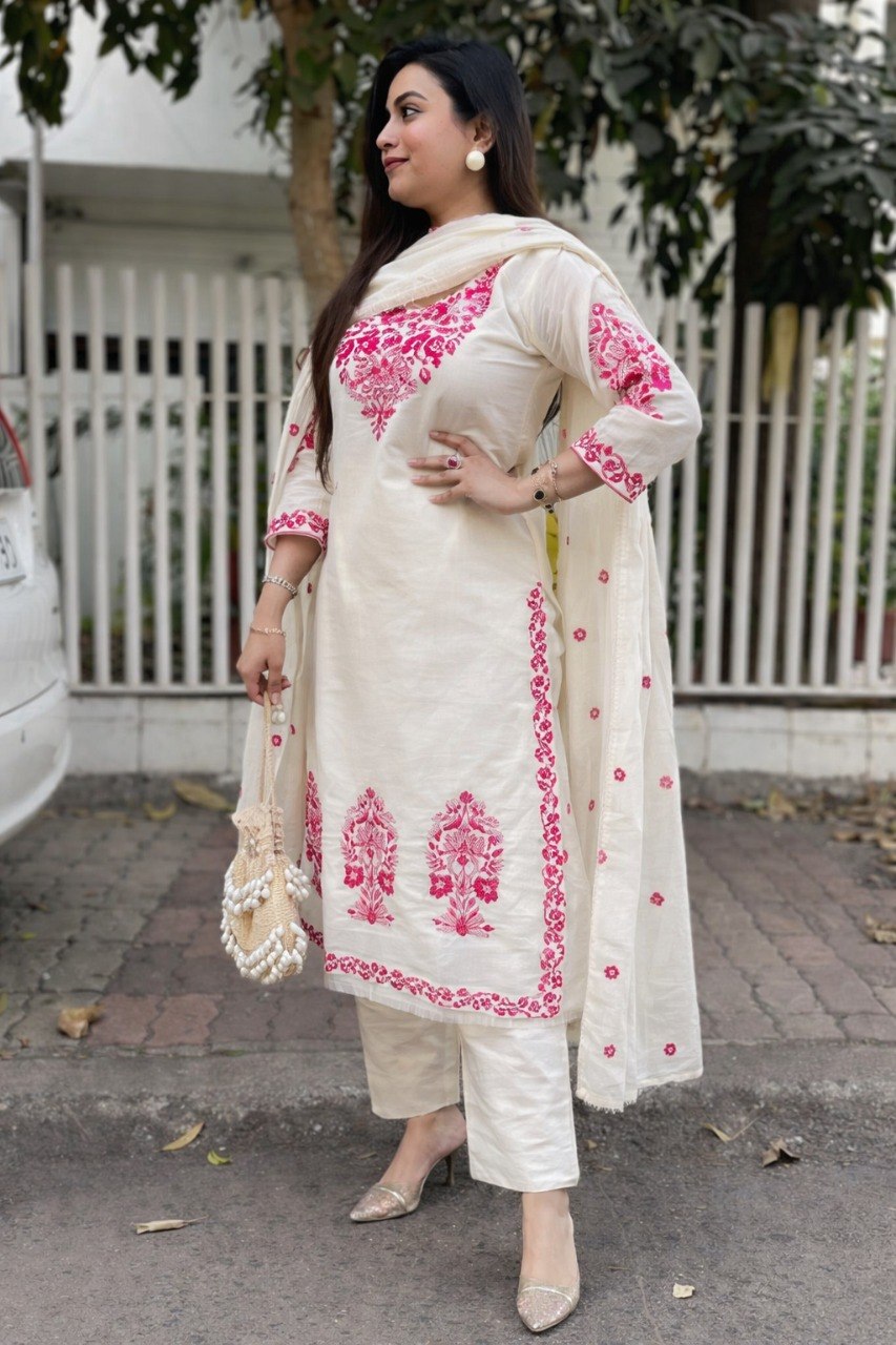 Women Off White Red Embroidered Kurta Set with Dupatta