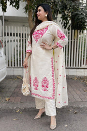 Women Off White Red Embroidered Kurta Set with Dupatta