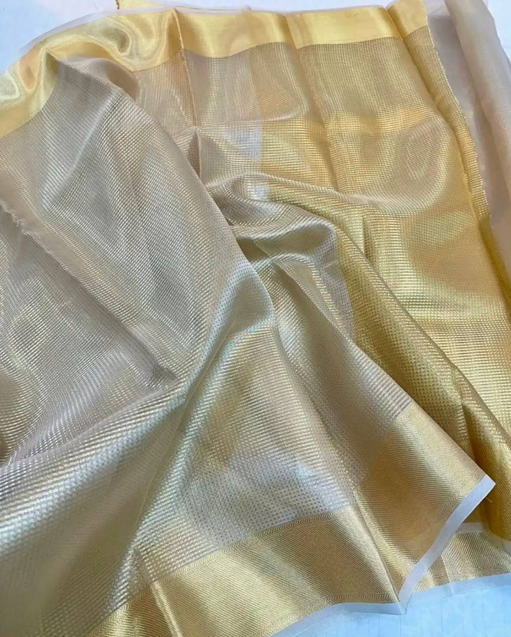 Lustrous charm classic tissue silk saree with a royal touch