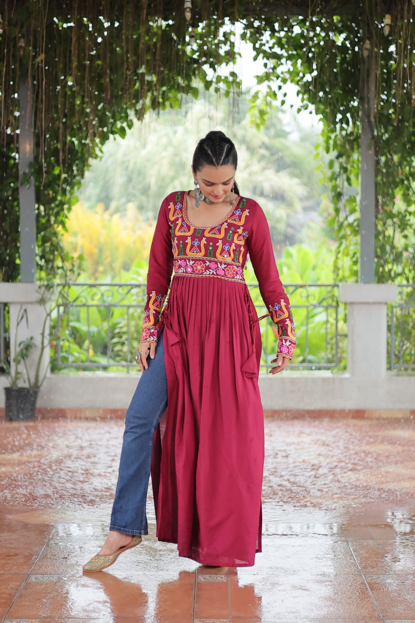 Pink Colour Navratri Special Rayon Kurti with Kutchi Gamthi Work – Adjustable Fit & Full Sleeves