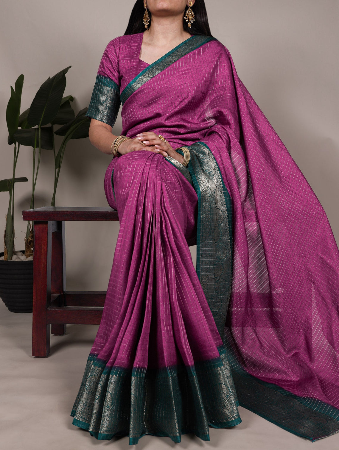 Pink Elegant Dola Chex Saree with Zari Weaving & Matching Blouse Piece