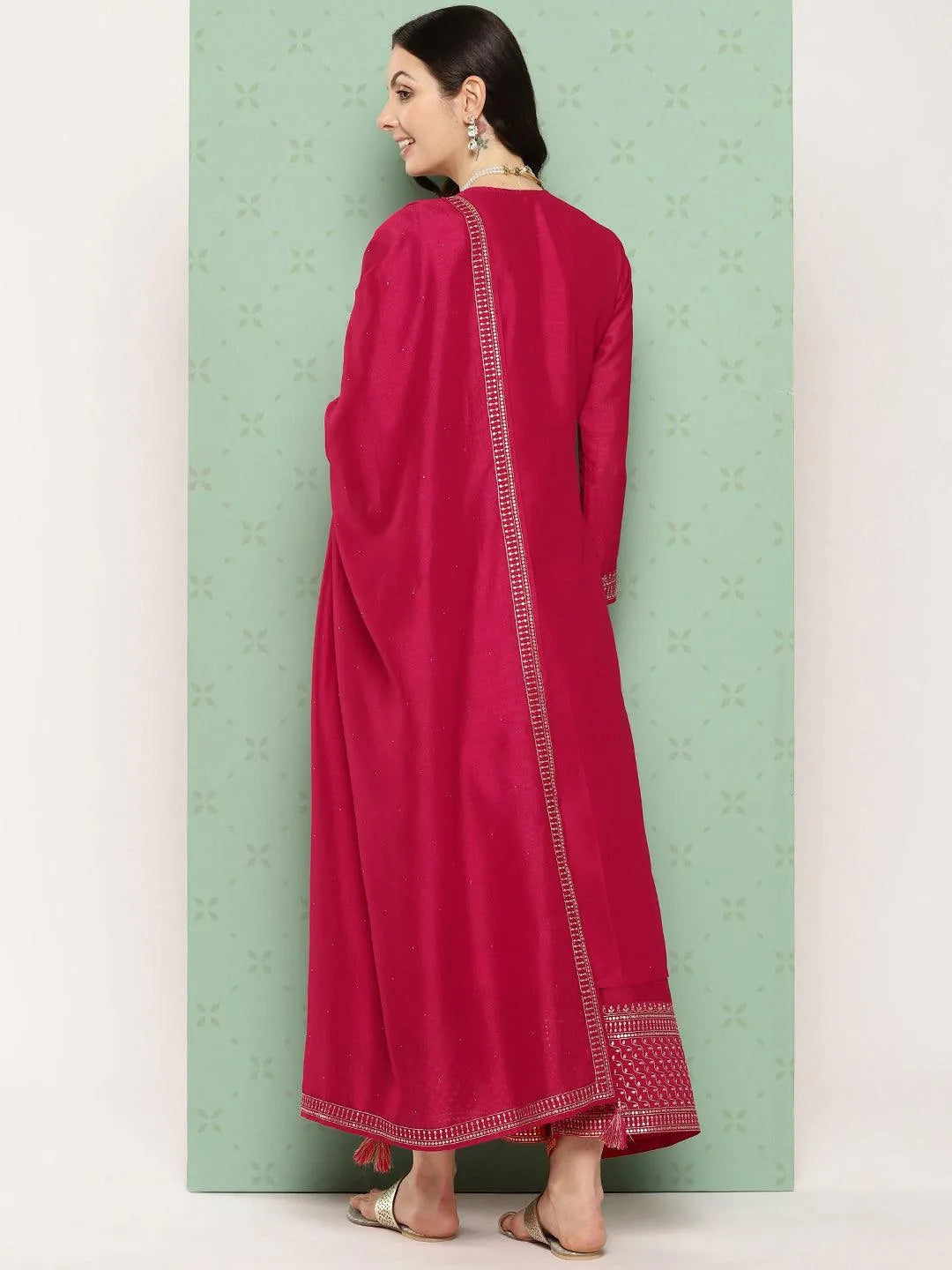 Mameraa Pink Embroidered Silk Blend Straight Suit With Dupatta