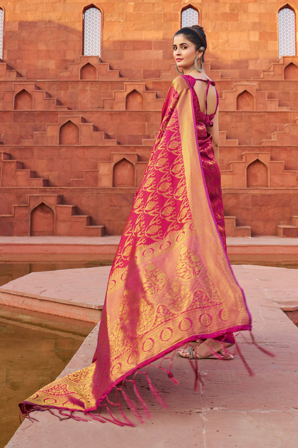 Pink Exquisite Litchi Silk Banarasi Saree with Zari Woven Design