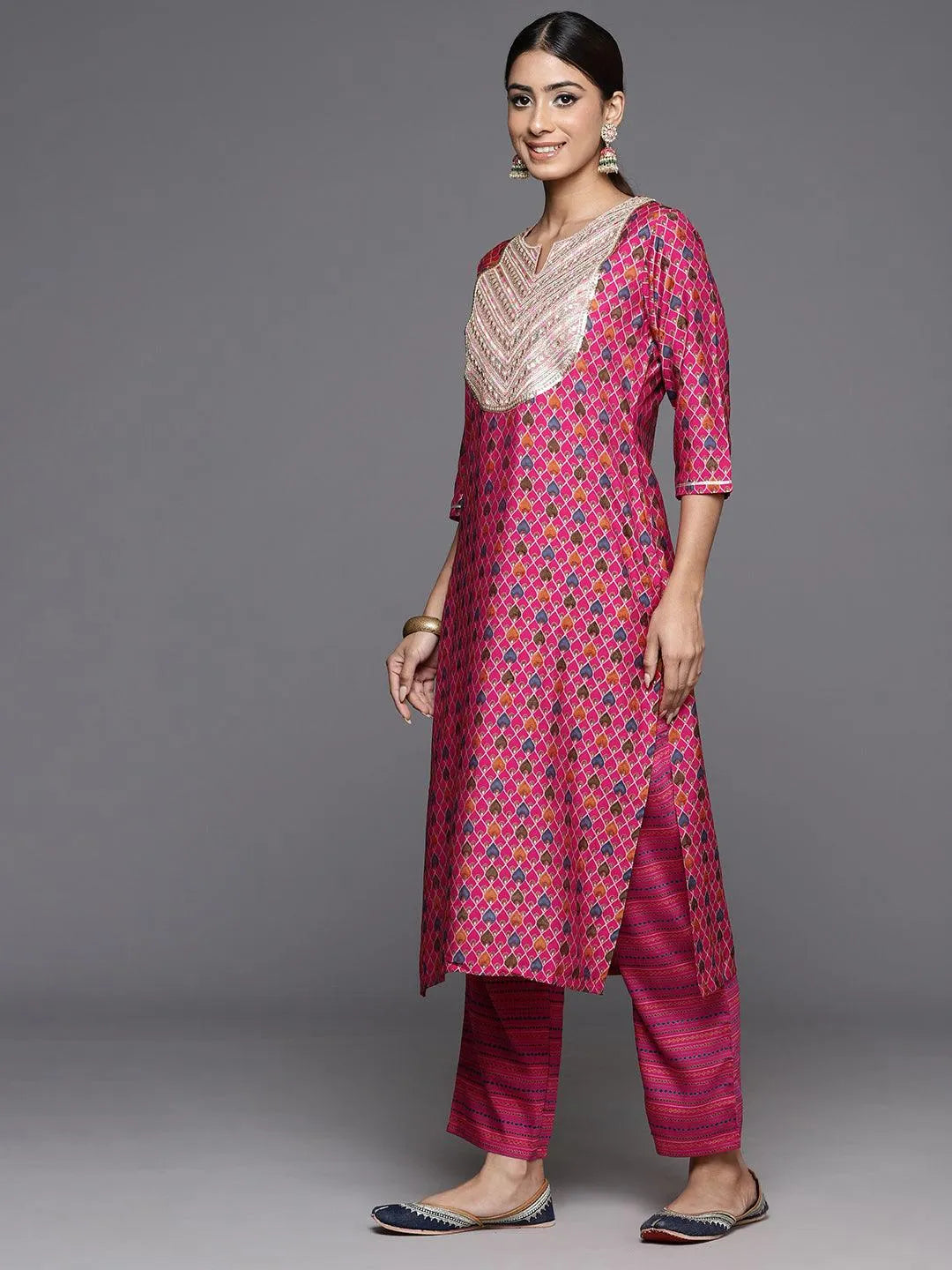 Mameraa Pink Printed Silk Blend Straight Suit With Dupatta