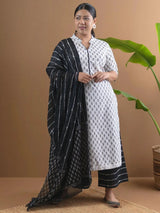 Plus Size Off-White Printed Cotton Straight Kurta With Palazzos & Dupatta