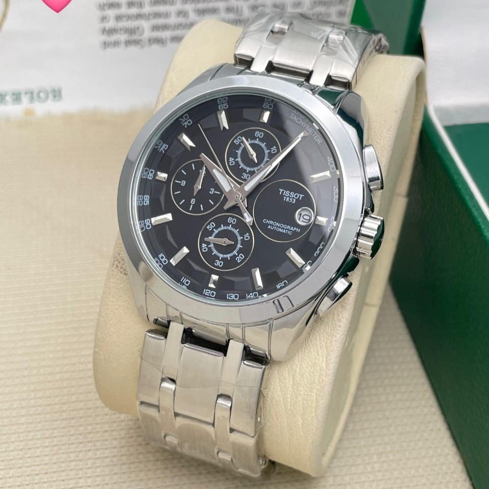 Everyday Wear Couturier Chronograph Watch With Classic Appeal