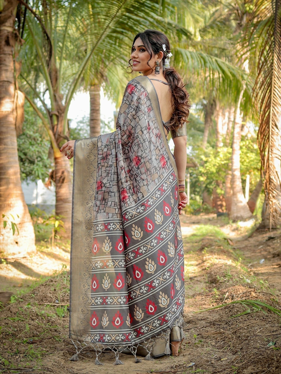 Stunning Grey Tussar Silk Saree with Golden Zari Border and Mosaic-Inspired Pallu Design