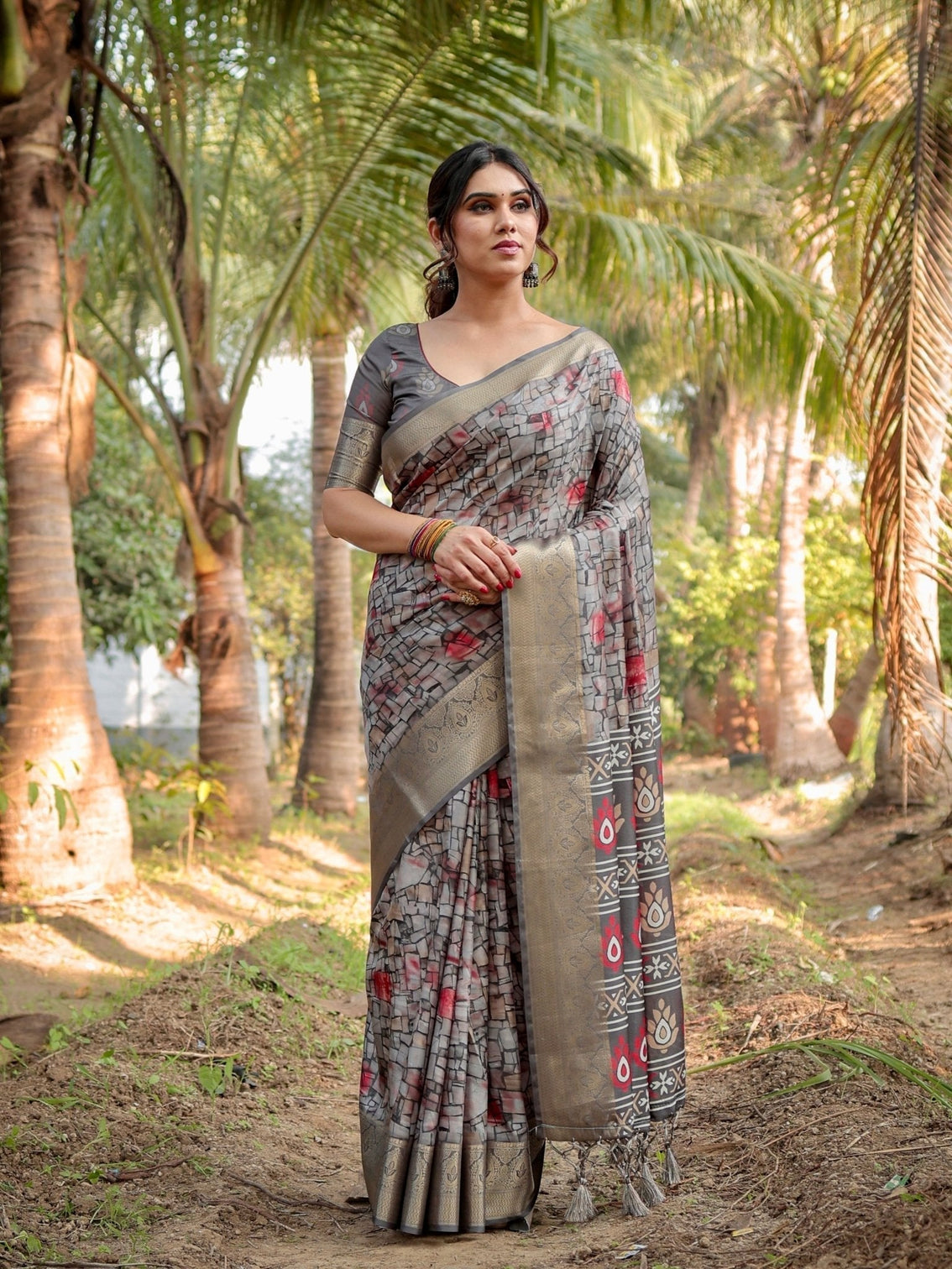 Stunning Grey Tussar Silk Saree with Golden Zari Border and Mosaic-Inspired Pallu Design