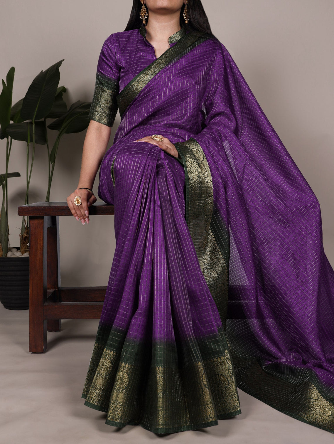 Purple Elegant Dola Chex Saree with Zari Weaving & Matching Blouse Piece