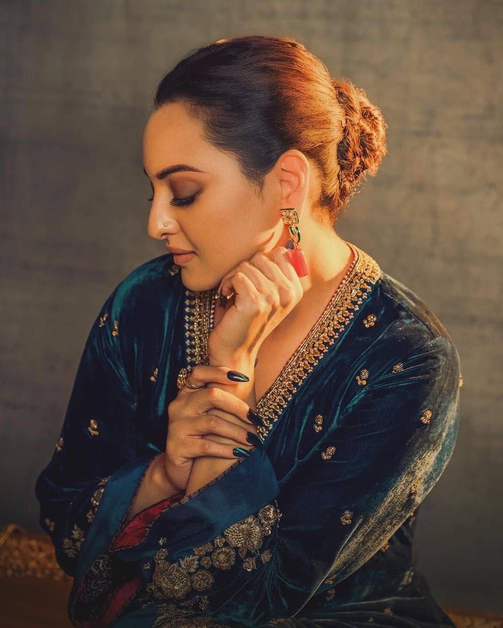 Rama Green Designer Velvet Suit with Multithread Embroidery & Sequins Work Dupatta – Fully Stitched Set