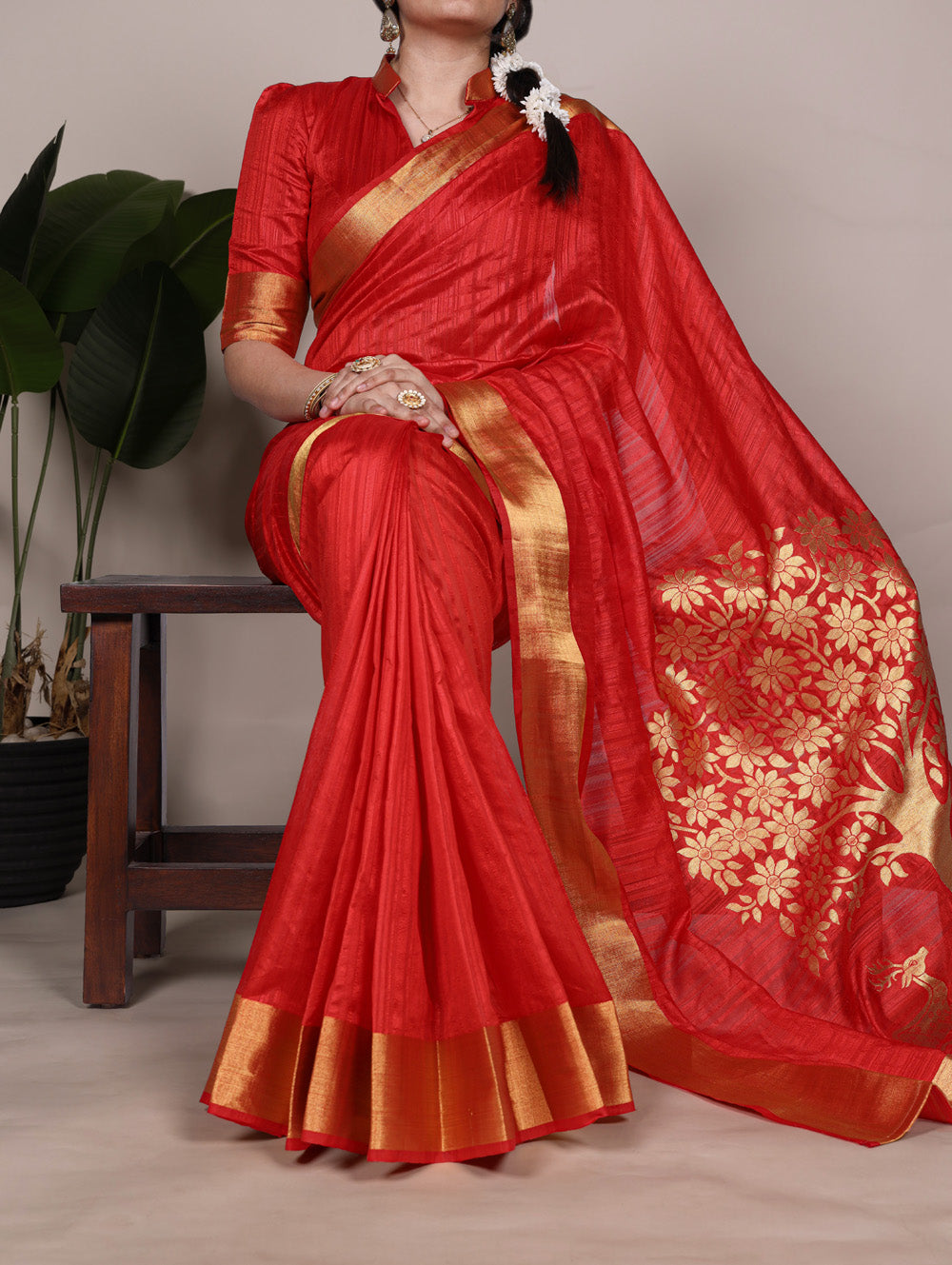 Red raw silk saree with zari weaving work unstitched blouse