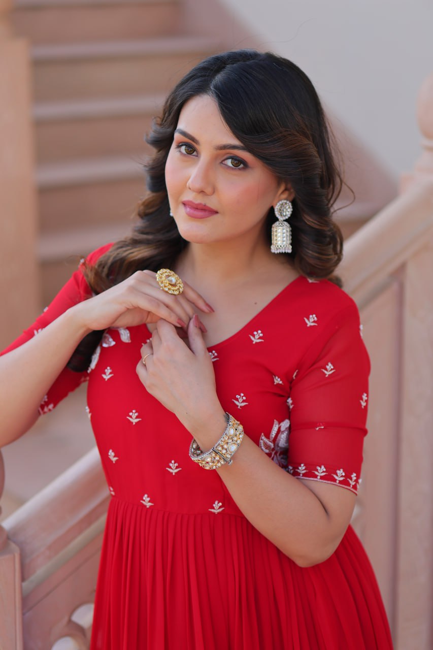 Red Radiant Faux Blooming Gown with Bead Embroidery & 12-Meter Flair – Full Stitched