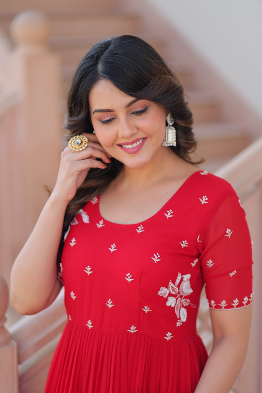 Red Radiant Faux Blooming Gown with Bead Embroidery & 12-Meter Flair – Full Stitched