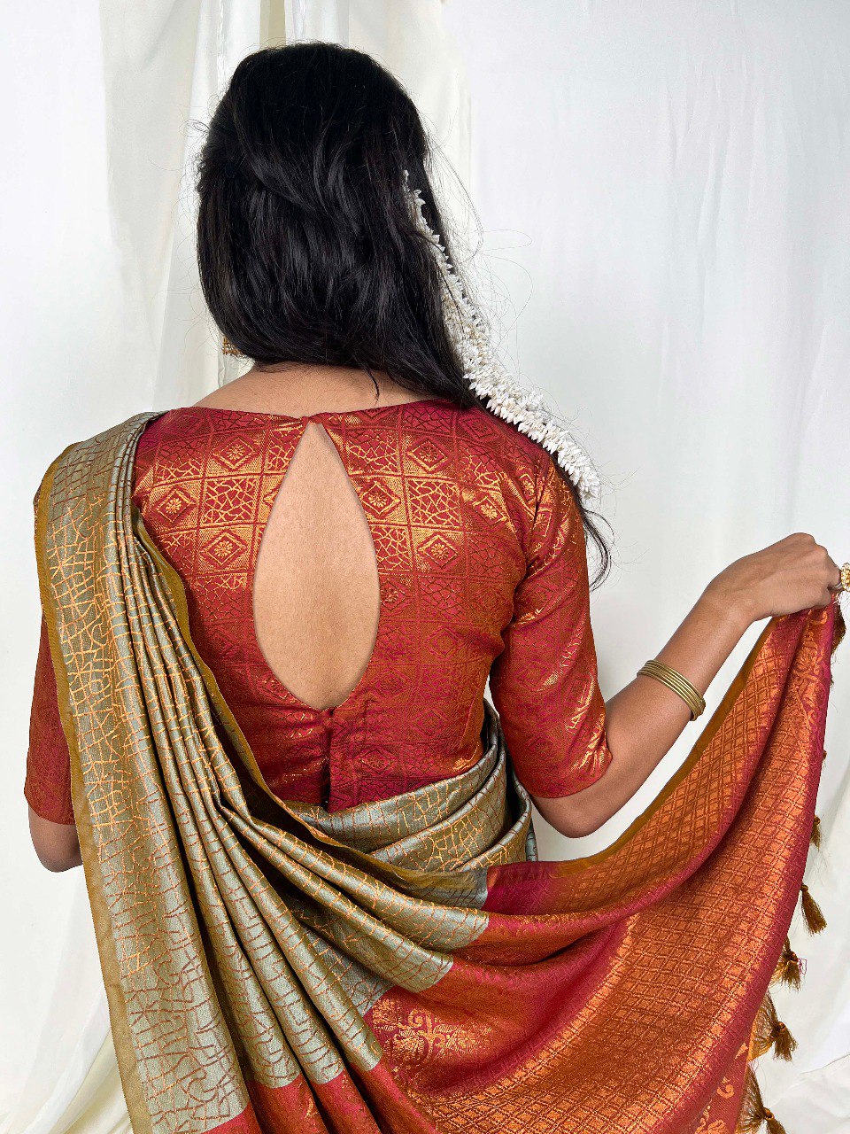 Sea Green Handwoven Kanchipuram Zari Weaving Saree with Unstitched Blouse Piece