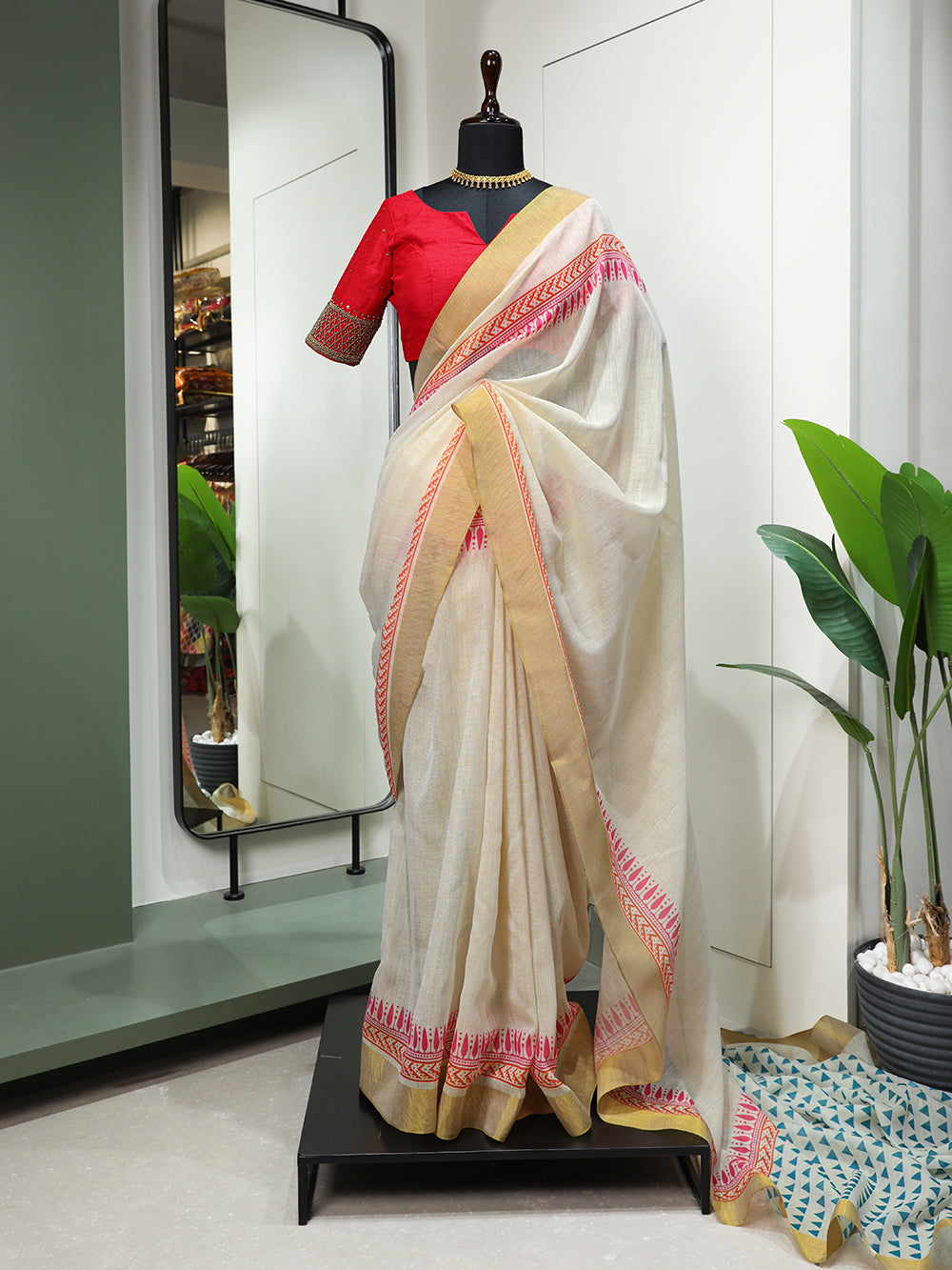 Triangle Design Printed Kasavu Zari Border Saree