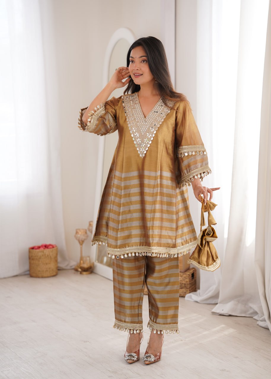Two-Tone Mirror Work Kurta Set with Batwa