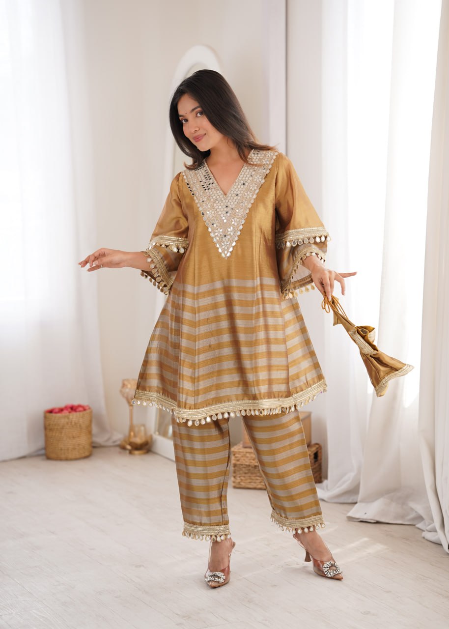 Two-Tone Mirror Work Kurta Set with Batwa