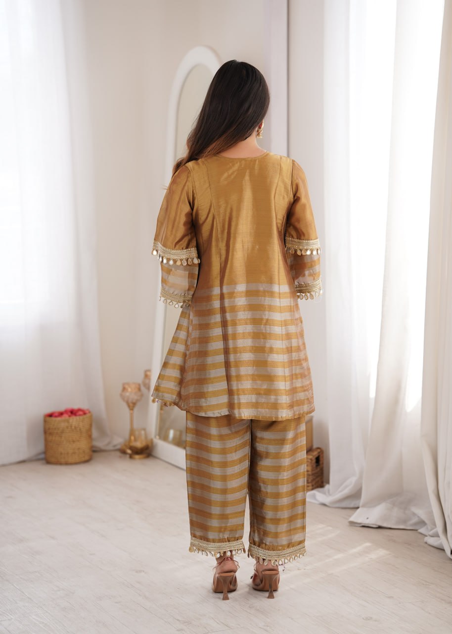 Two-Tone Mirror Work Kurta Set with Batwa