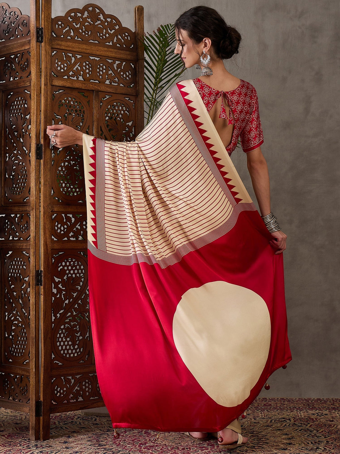 Vihana Graceful Semi Modal Saree for Ethnic Celebrations