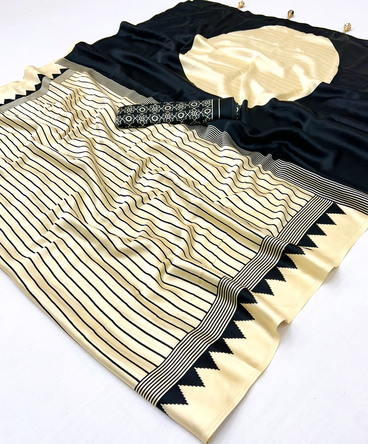Vihana Graceful Semi Modal Saree for Ethnic Celebrations