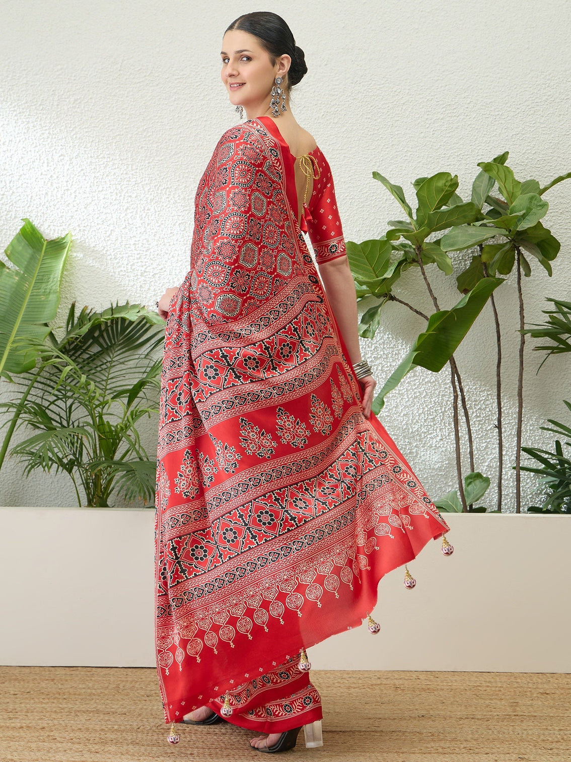 Vritara Graceful Semi Modal Saree for Ethnic Celebrations