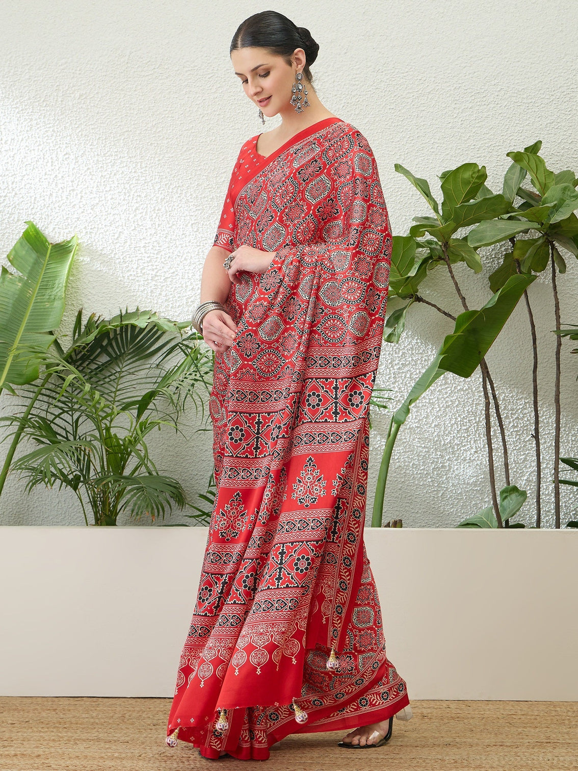 Vritara Graceful Semi Modal Saree for Ethnic Celebrations