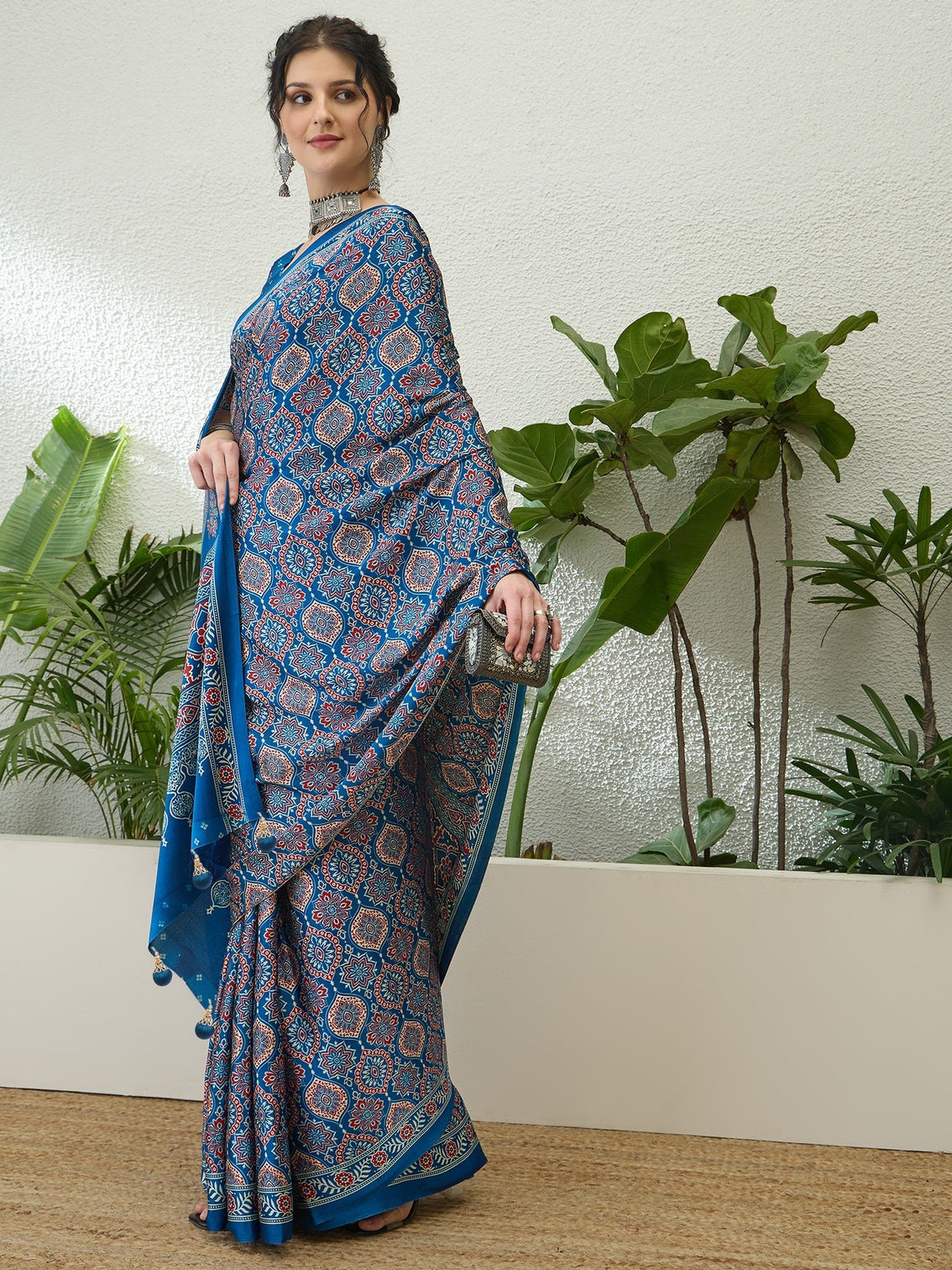 Vritara Graceful Semi Modal Saree for Ethnic Celebrations