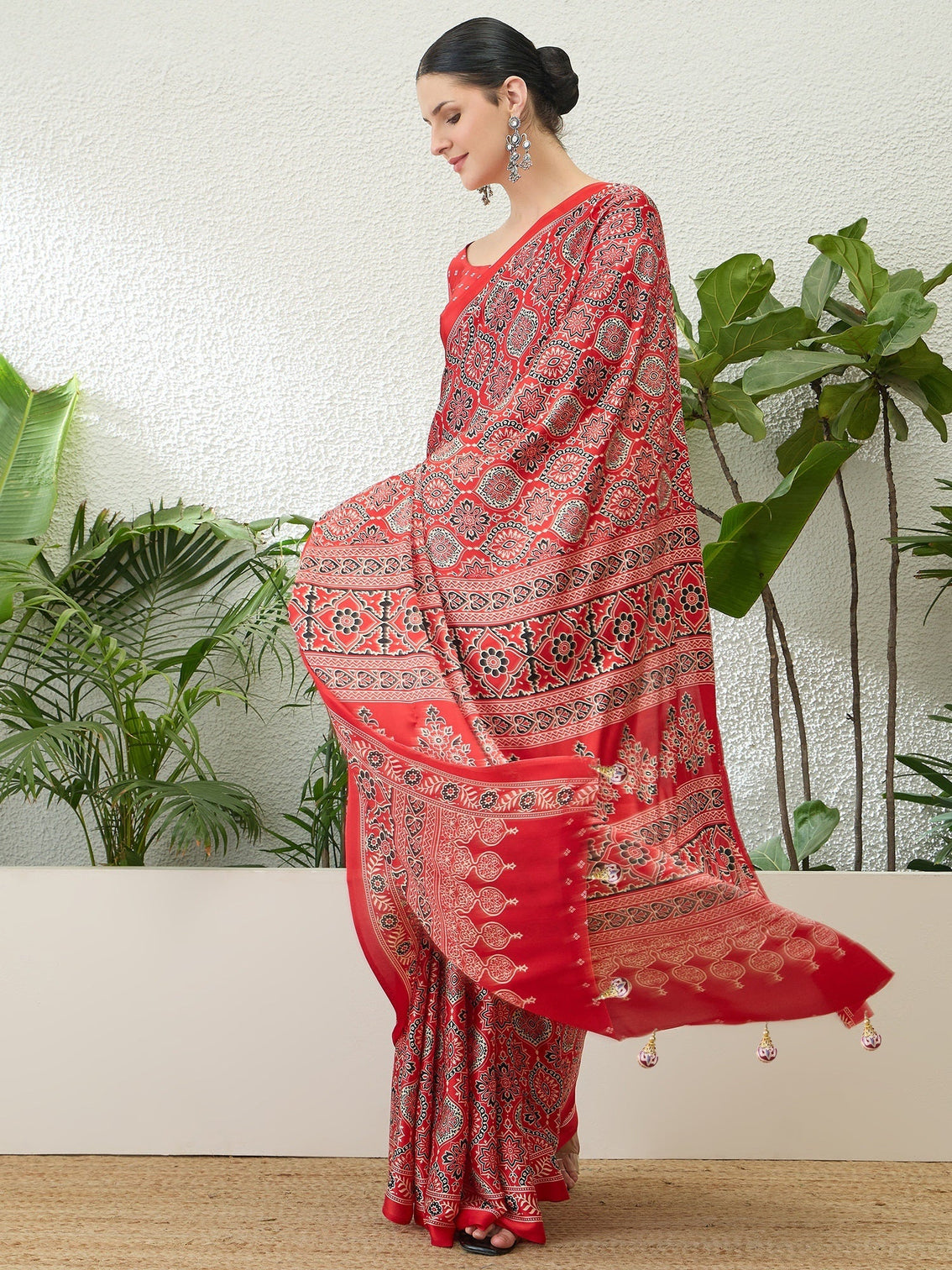 Vritara Graceful Semi Modal Saree for Ethnic Celebrations