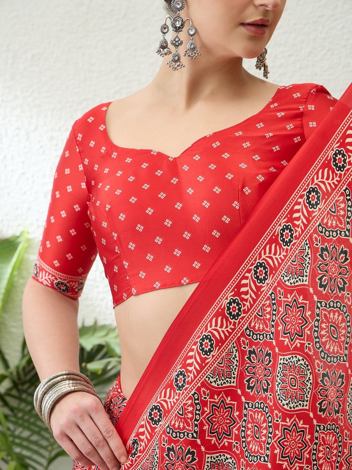 Vritara Graceful Semi Modal Saree for Ethnic Celebrations
