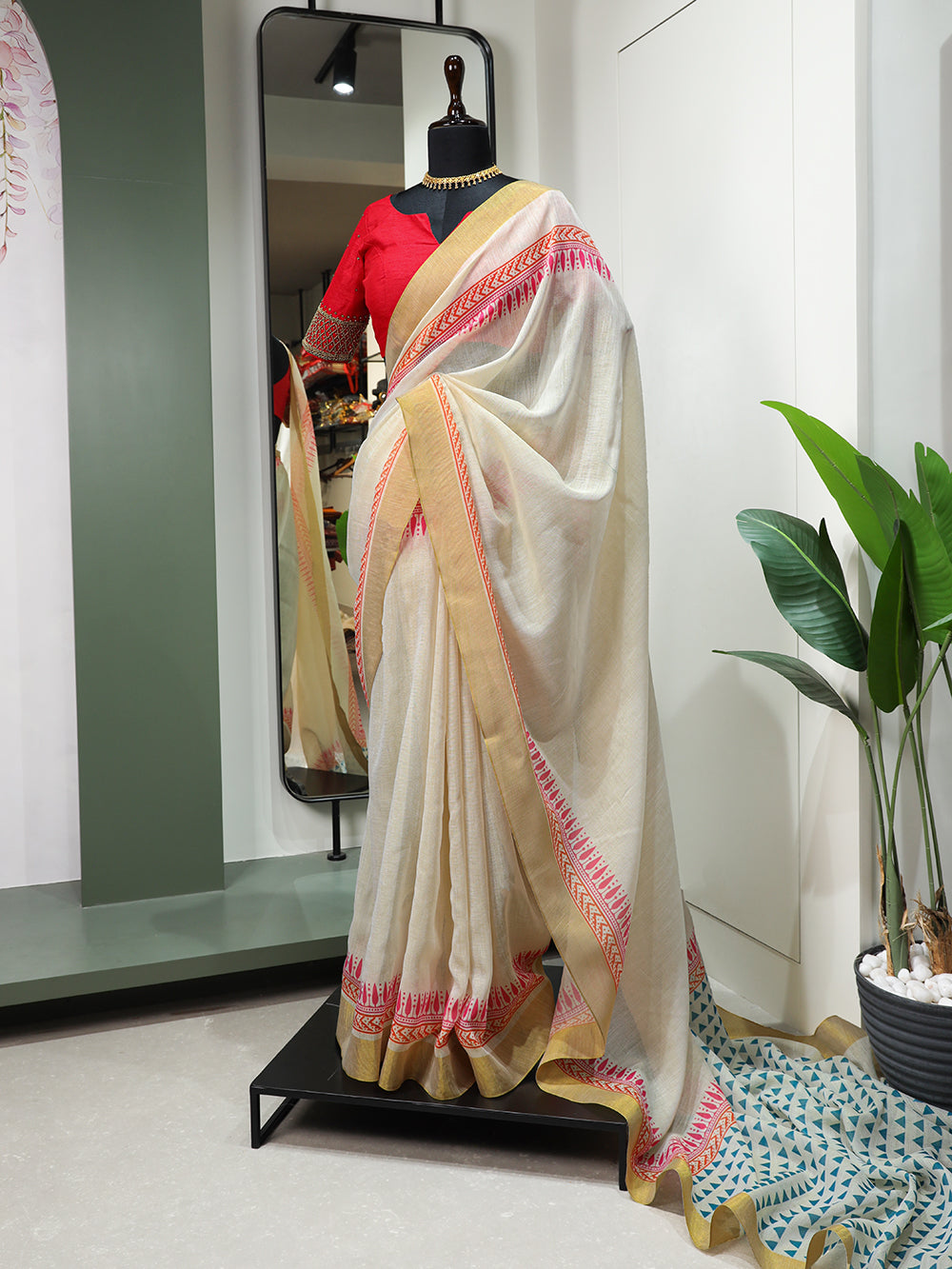 Triangle Design Printed Kasavu Zari Border Saree