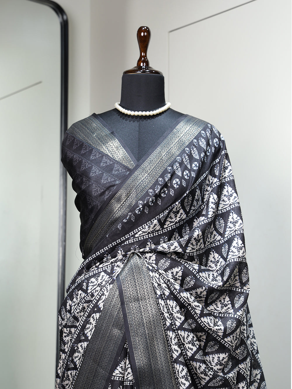 Black Color Printed With Zari Border Dola Silk Saree