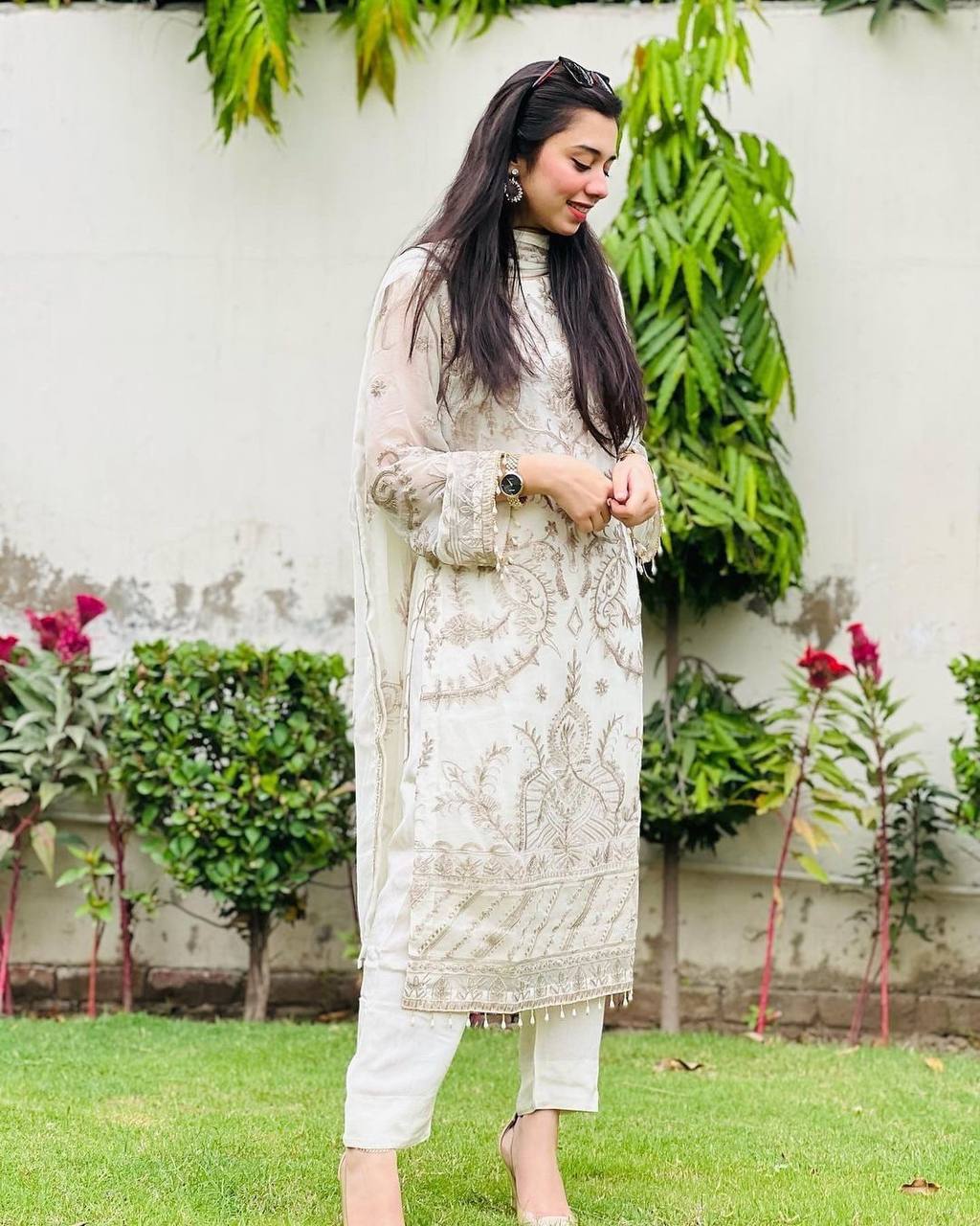 White Elegant Heavy Faux Georgette Embroidered Suit Set
