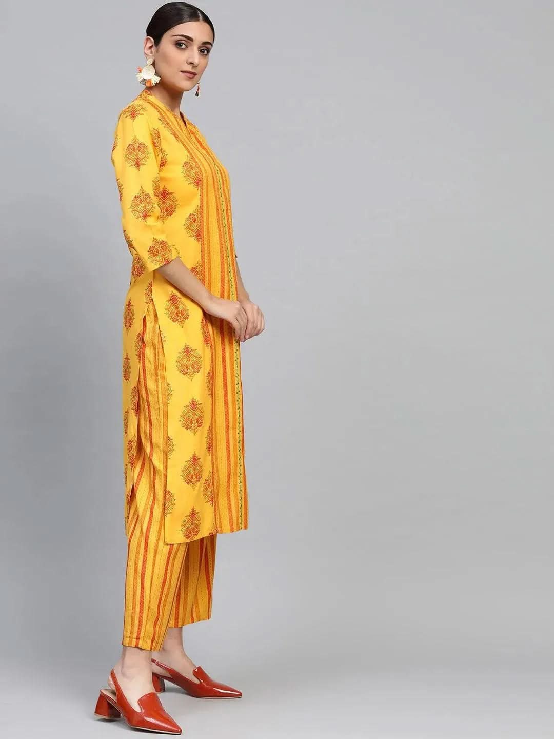 Mameraa Yellow Printed Rayon Straight Kurta With Palazzos