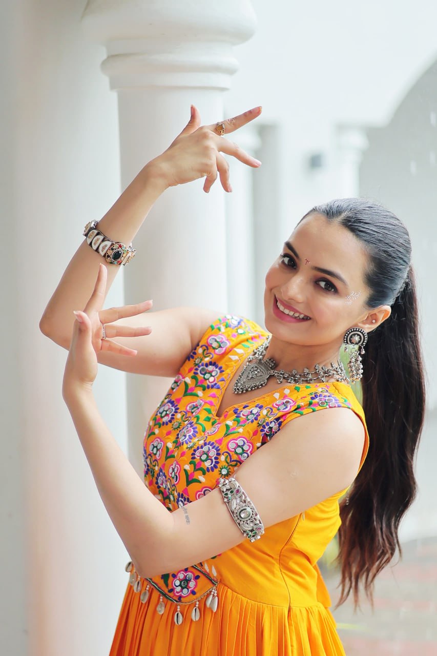 Yellow Rayon Navratri Gown with Kutchi Gamthi Embroidery & Mirror Work – Sleeveless with Flair