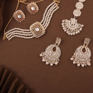 Mameraa Gold-Plated Kundan Studded Jewellery Set - Image 1