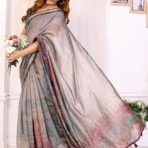Mameraa Checked Saree With Floral Printed Border - Image 4