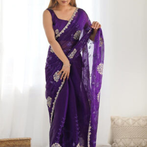 Mameraa Women Floral Embroidered Saree - Image 1