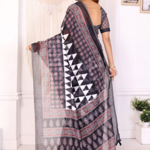 Mameraa Women Floral Printed Saree - Image 3