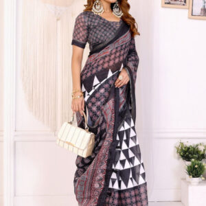 Mameraa Women Floral Printed Saree - Image 4