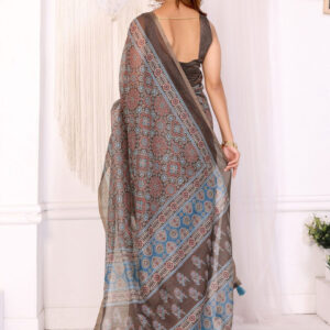 Mameraa Women Floral Printed Saree - Image 3