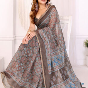 Mameraa Women Floral Printed Saree - Image 4
