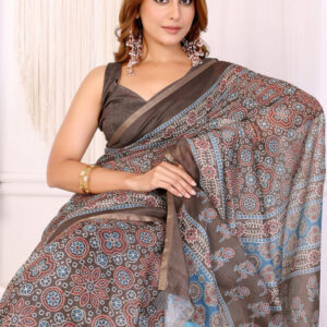 Mameraa Women Floral Printed Saree - Image 5
