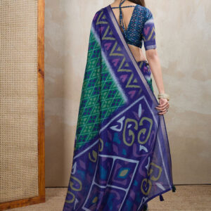 Mameraa Women Floral Printed Zari Saree - Image 4